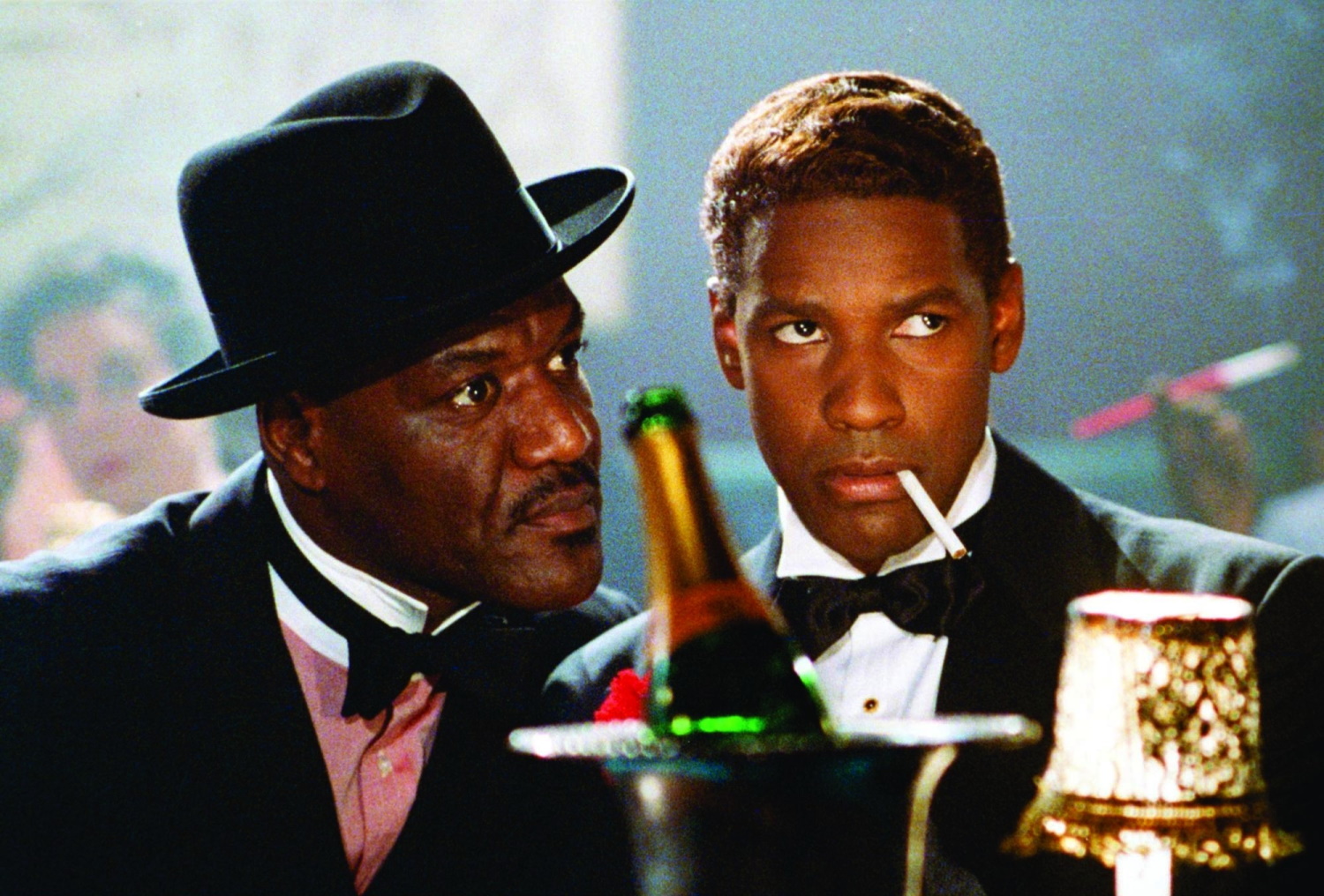 Delroy Lindo (αριστερά) και Denzel Washington (δεξιά), υποδύονται τους West Indian Archie και Malcolm X, στην ταινία του Spike Lee, Malcolm X